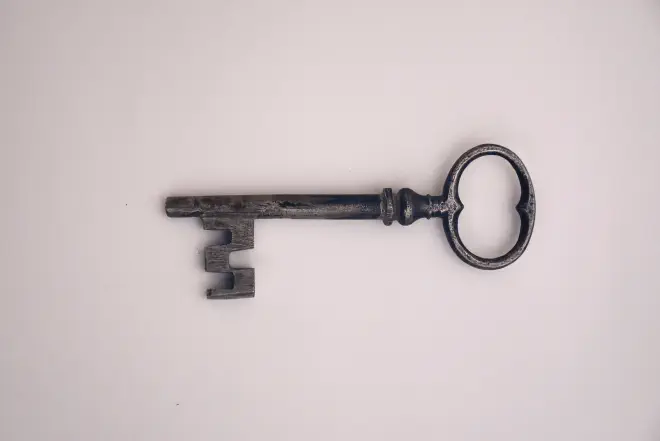 A photo of a key.